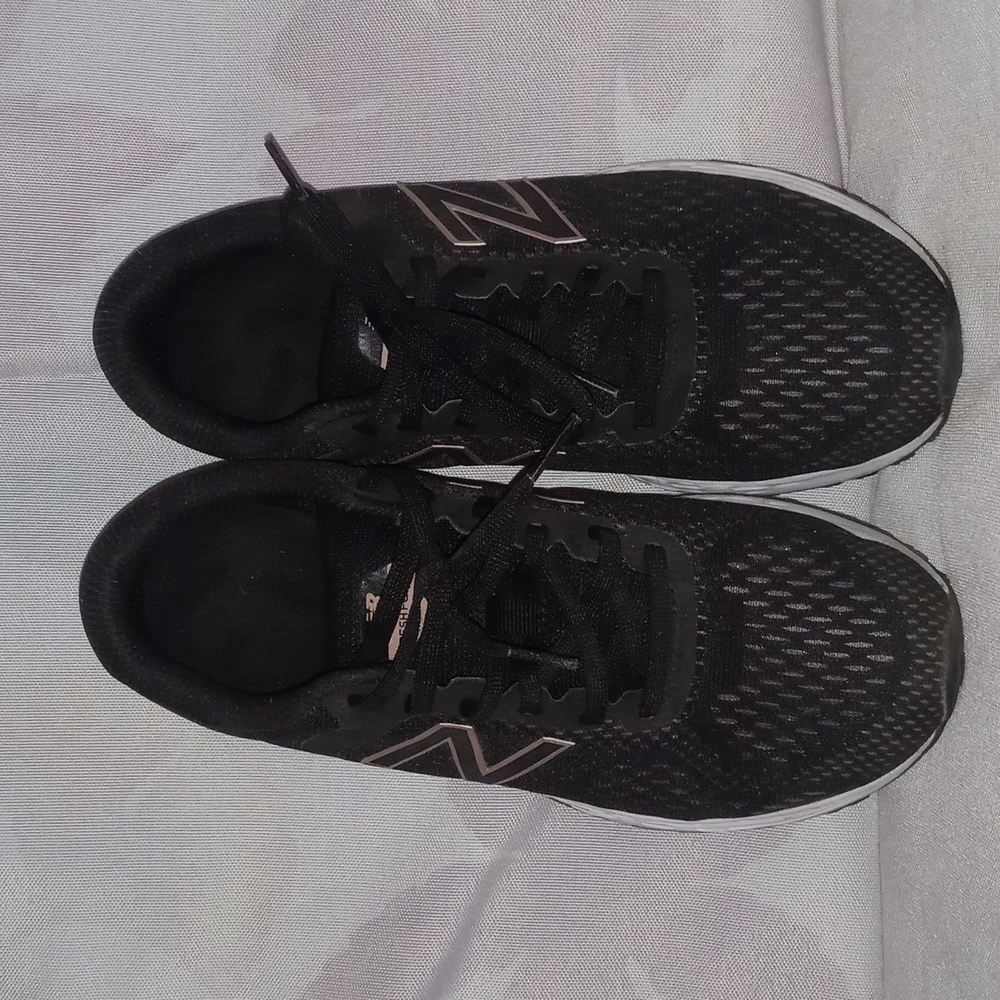 New Balance Black Size 7